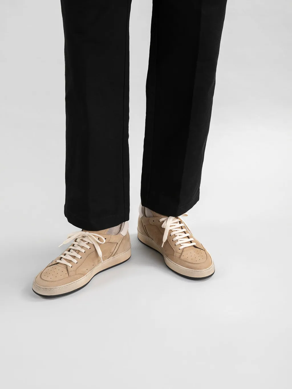 Officine Creative MAGIC 002 - Nubuk Low Top Sneakers