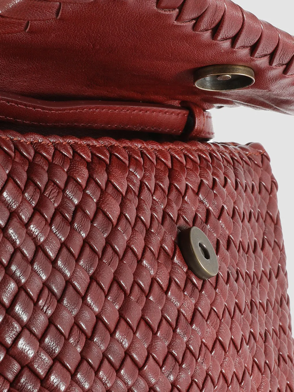 Women Officine Creative OC CLASS 47 - Burgundy Woven Leather Crossbody Bag